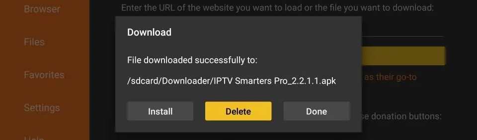 Firestick-Bildschirm zeigt den erfolgreichen Download der IPTV Smarters Pro-APK mit den Optionen 'Installieren', 'Löschen' und 'Fertig'.