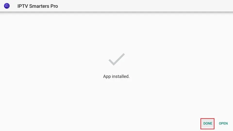 Firestick-Bildschirm zeigt die erfolgreiche Installation von IPTV Smarters Pro mit den Optionen 'Fertig' und 'Öffnen'.